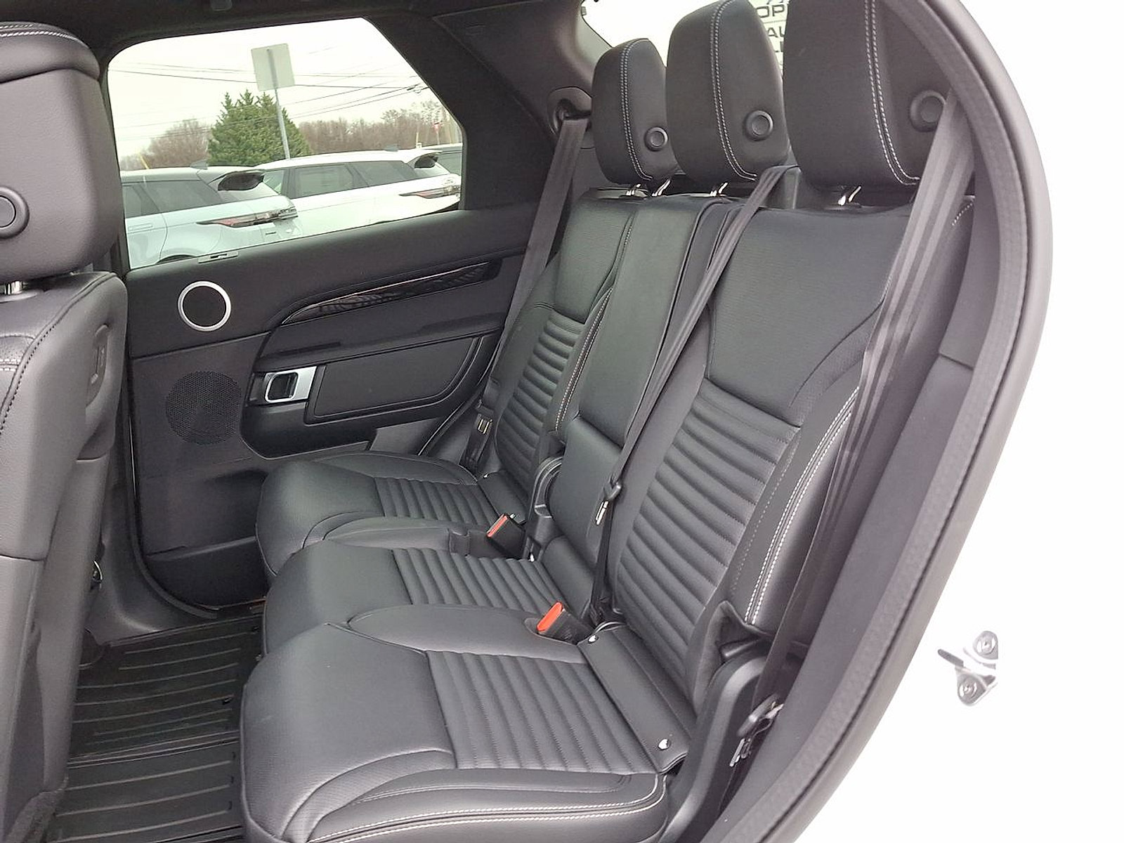 Certified 2025 Land Rover Discovery S AWD/4WD image 28