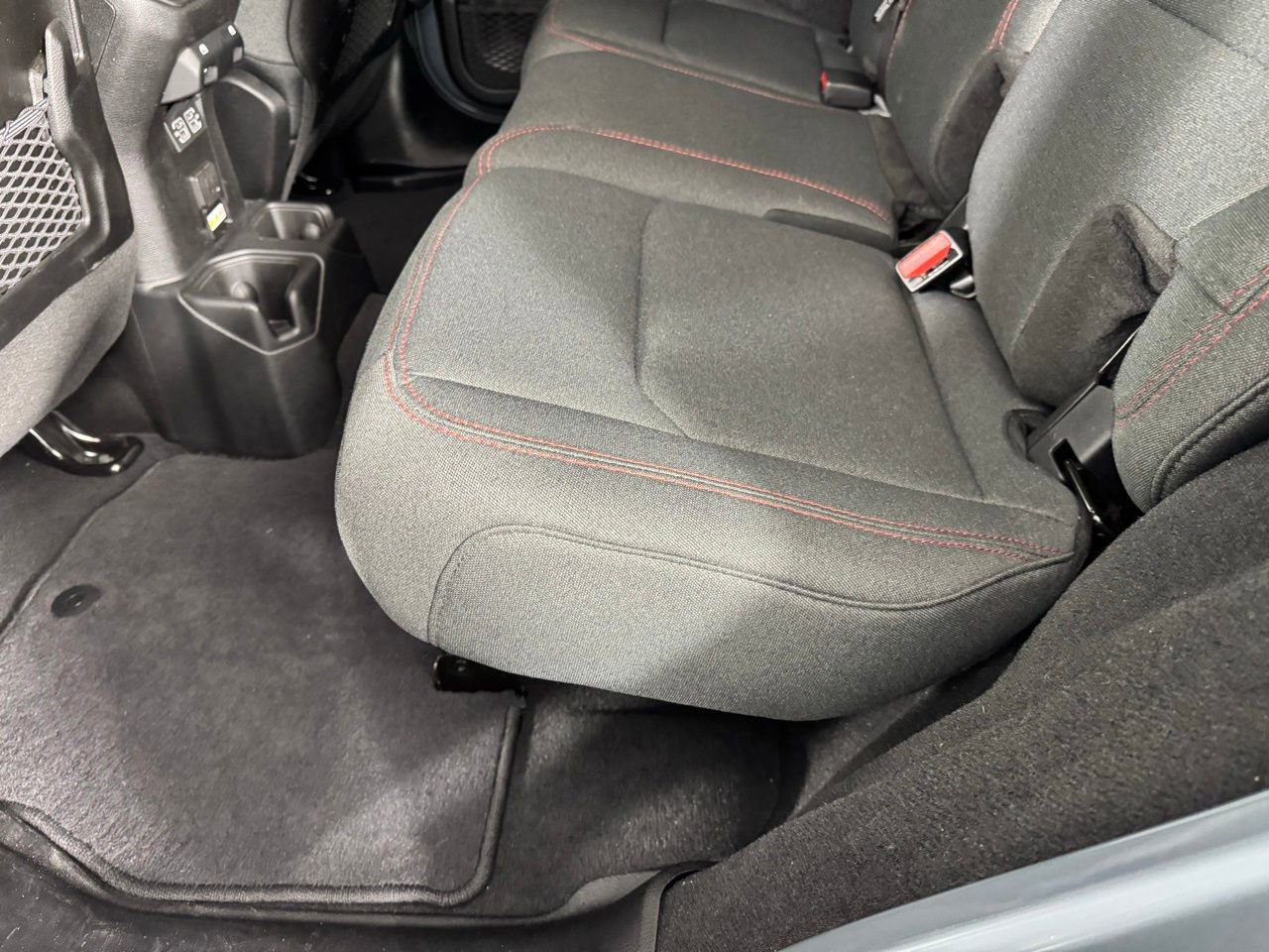 Used 2025 Jeep Wrangler Unlimited Rubicon image 26