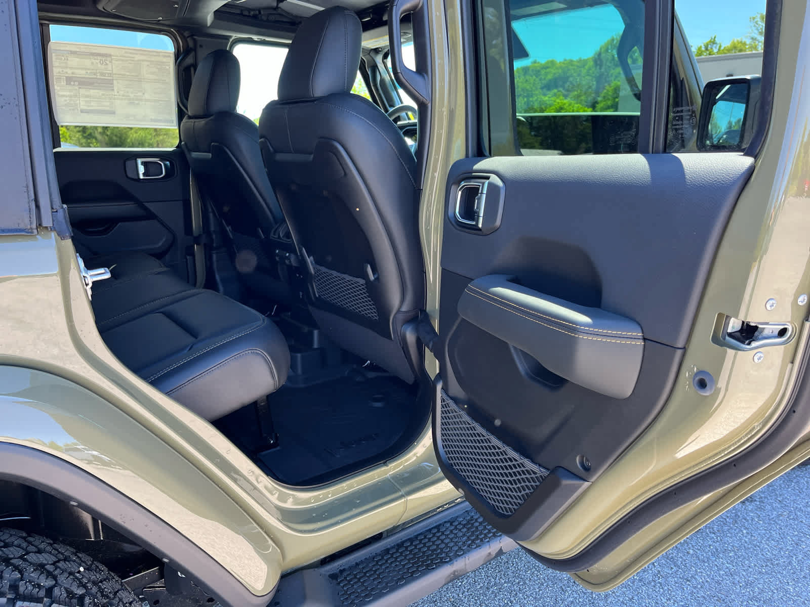 New 2026 Jeep Wrangler Unlimited Sahara AWD/4WD image 31