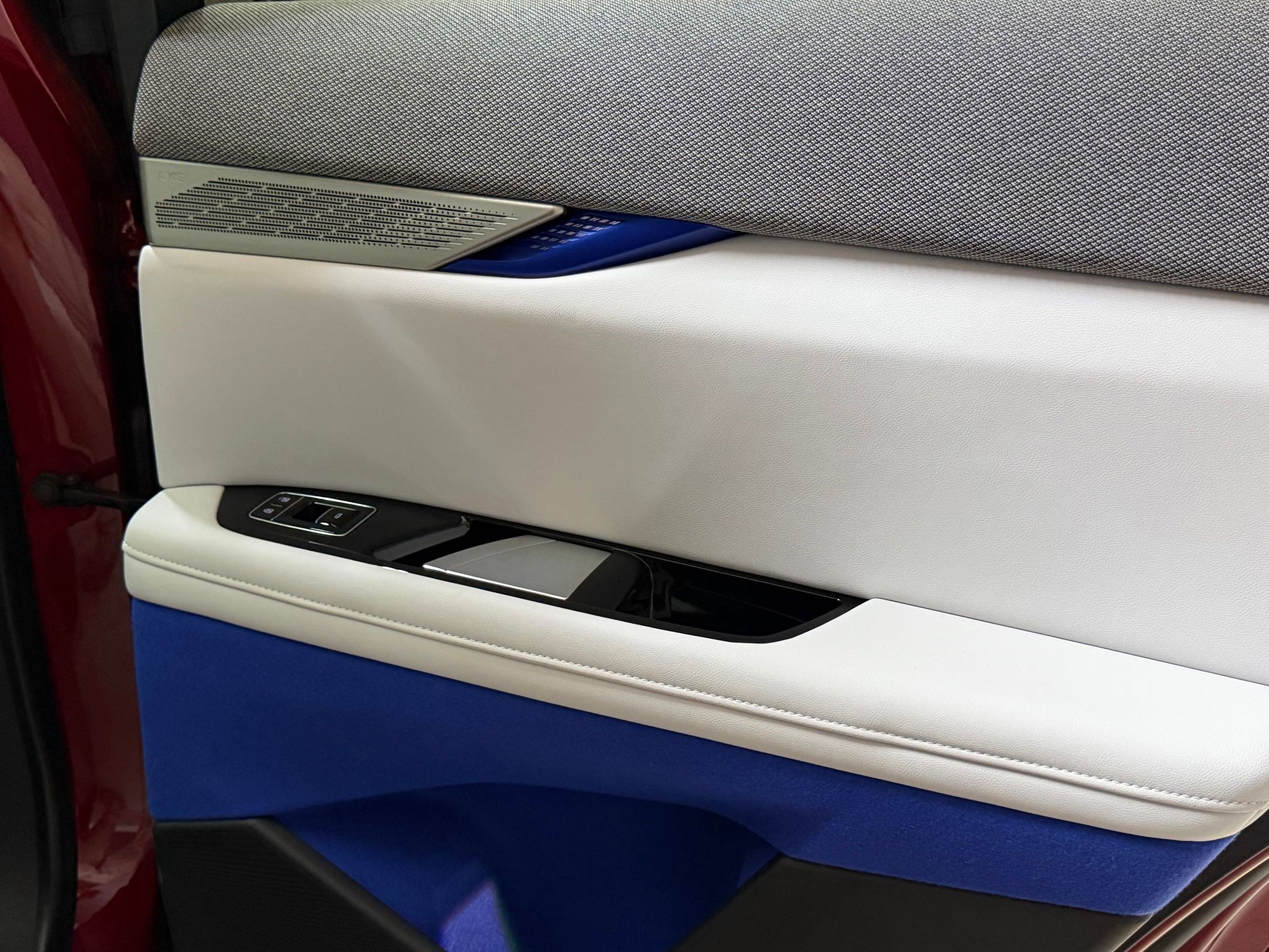 New 2025 Cadillac Optiq Sport 2 w/ LPO, Floor Liner Package image 19