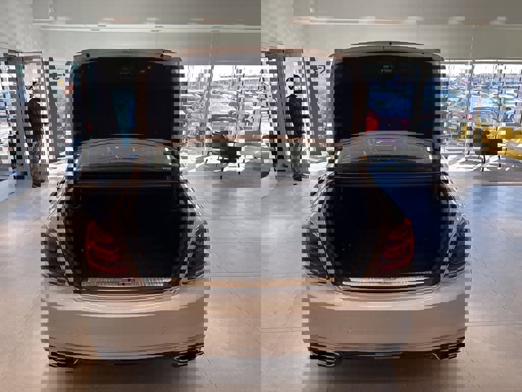 Used 2020 Kia K900 Luxury image 31