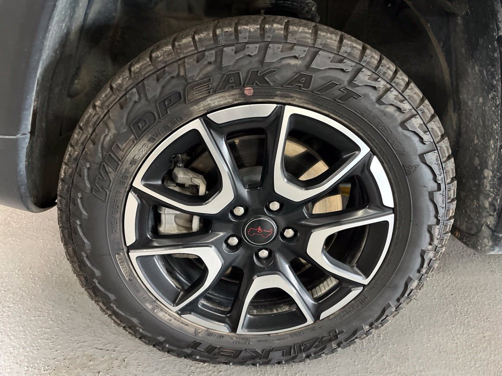 Used 2025 Jeep Compass Trailhawk AWD/4WD image 4