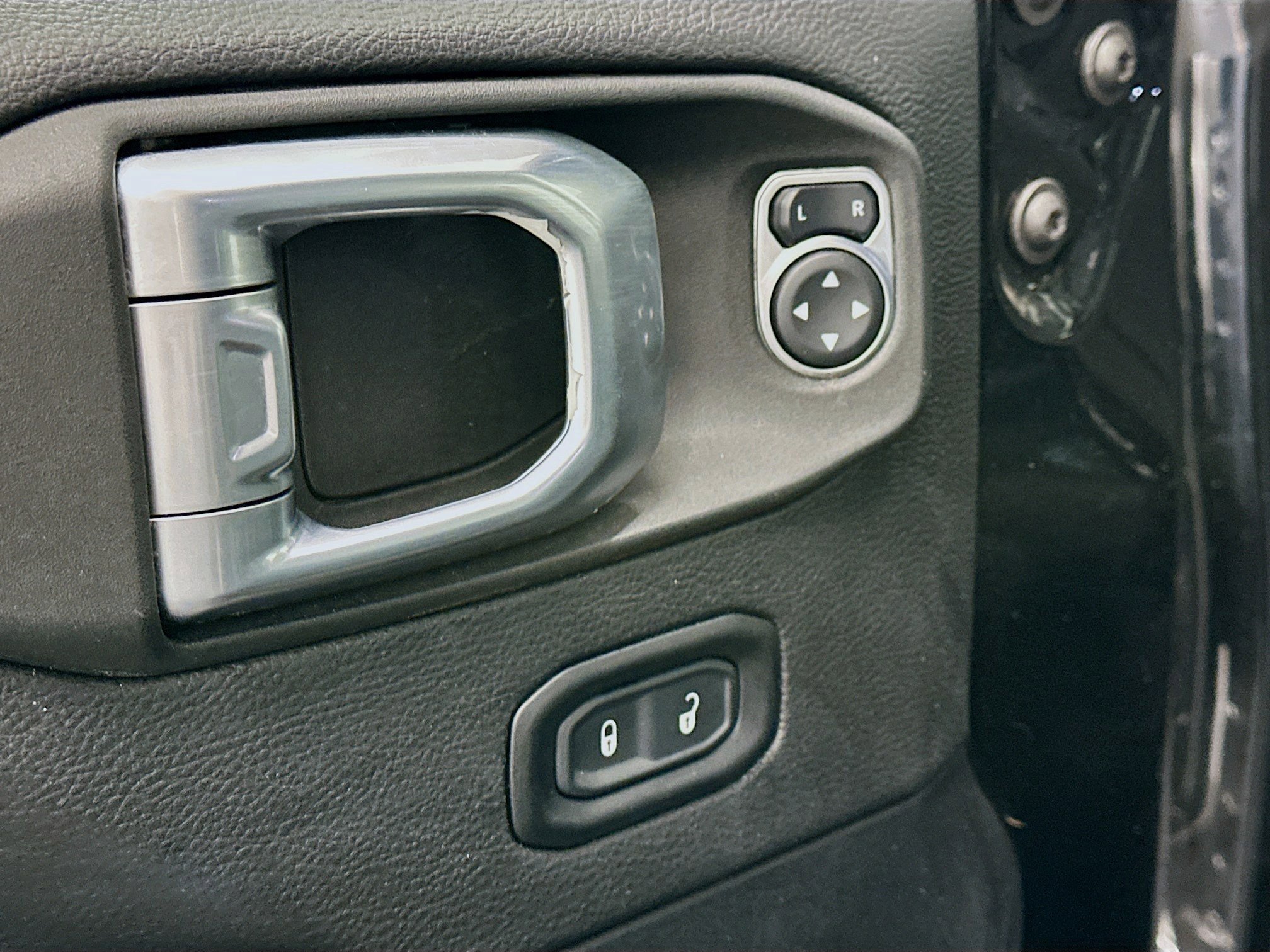 Used 2022 Jeep Wrangler Sahara w/ Cold Weather Group AWD/4WD image 15