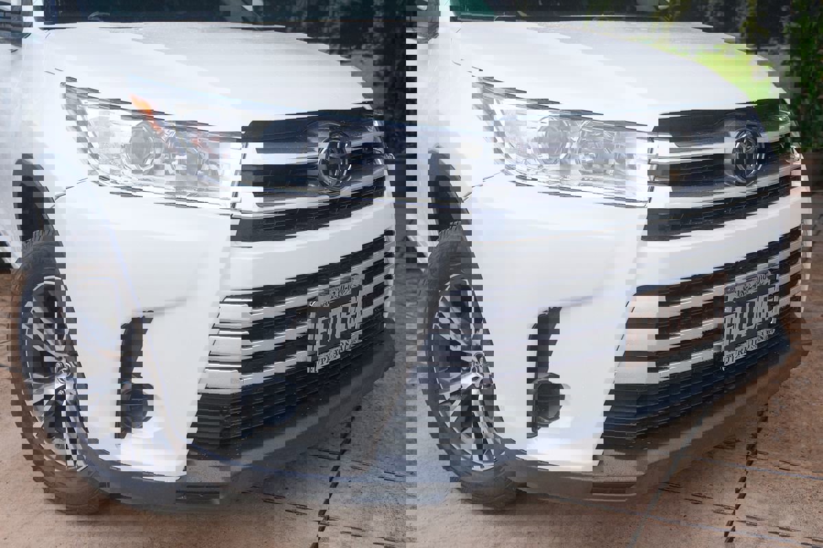 Used 2017 Toyota Highlander LE image 7