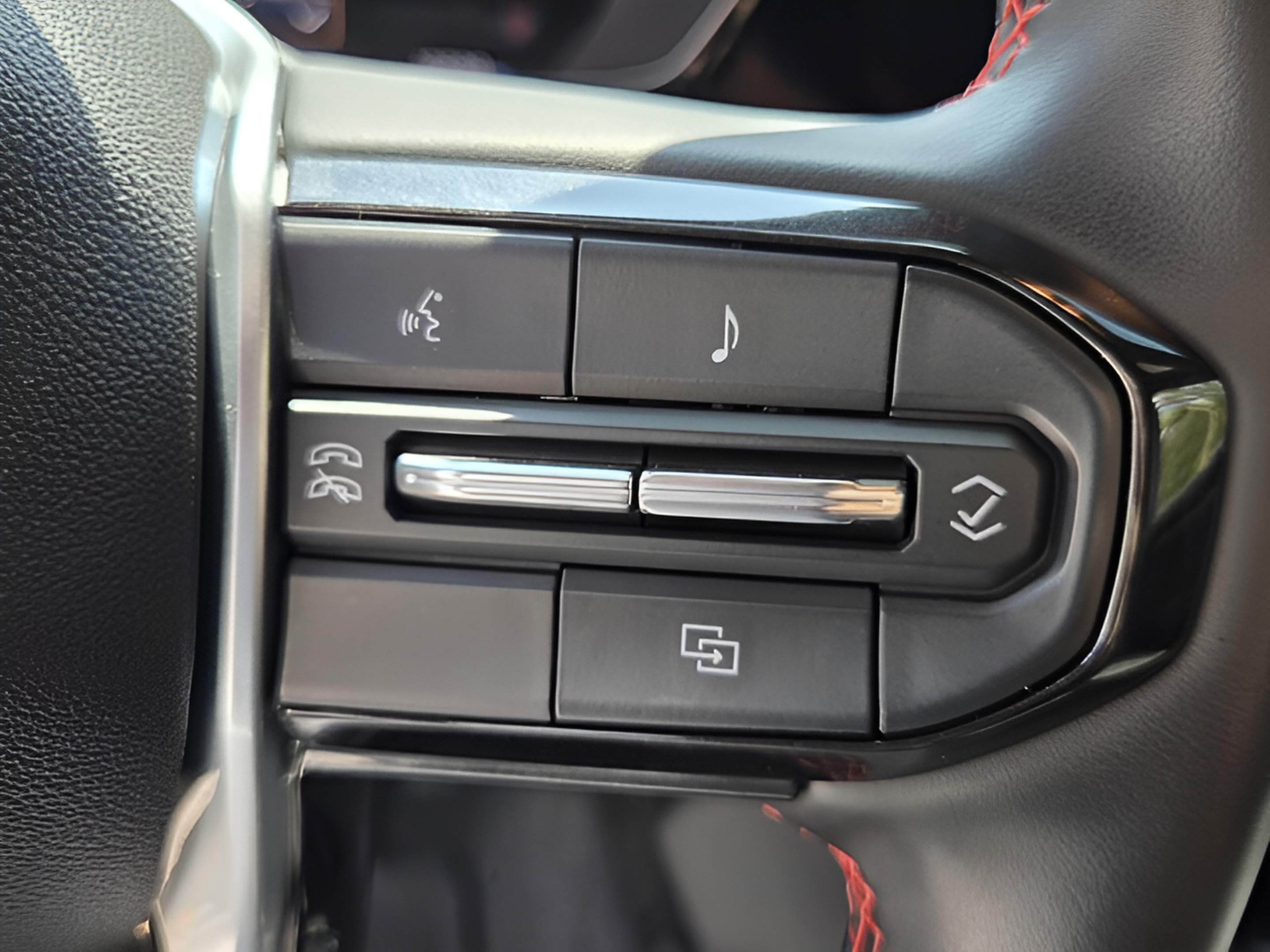 Used 2024 Chevrolet Colorado Z71 AWD/4WD image 26