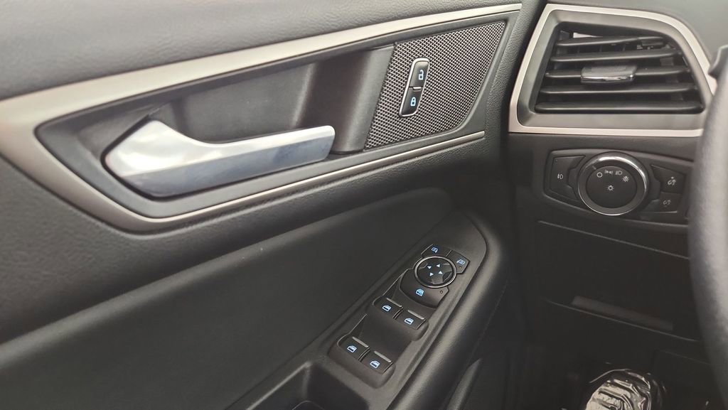 Certified 2023 Ford Edge SEL w/ Convenience Package image 16