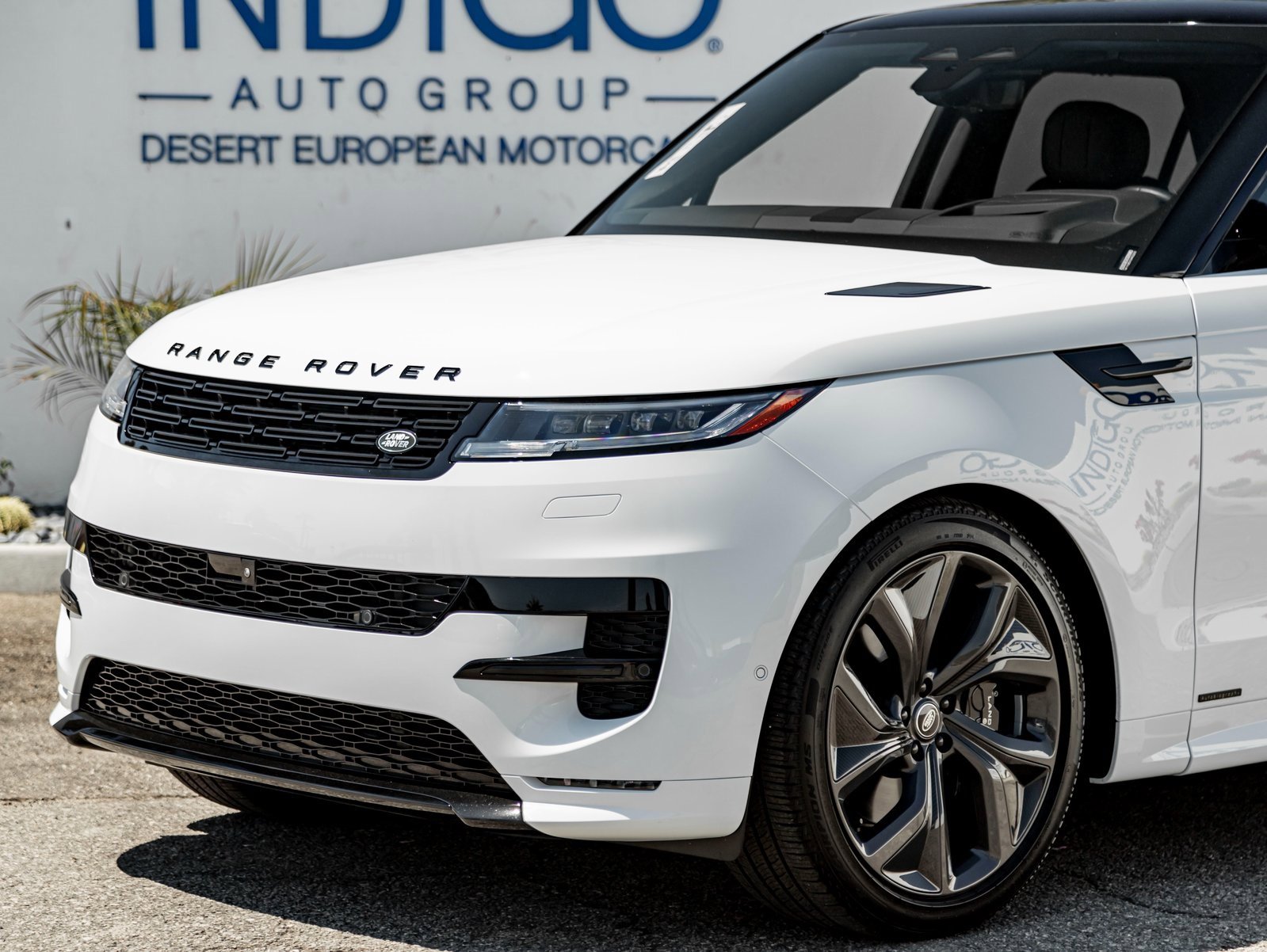 Used 2025 Land Rover Range Rover Sport Autobiography image 2