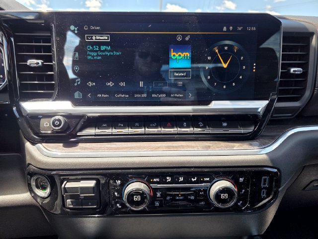 Used 2023 Chevrolet Silverado 1500 LTZ AWD/4WD image 31