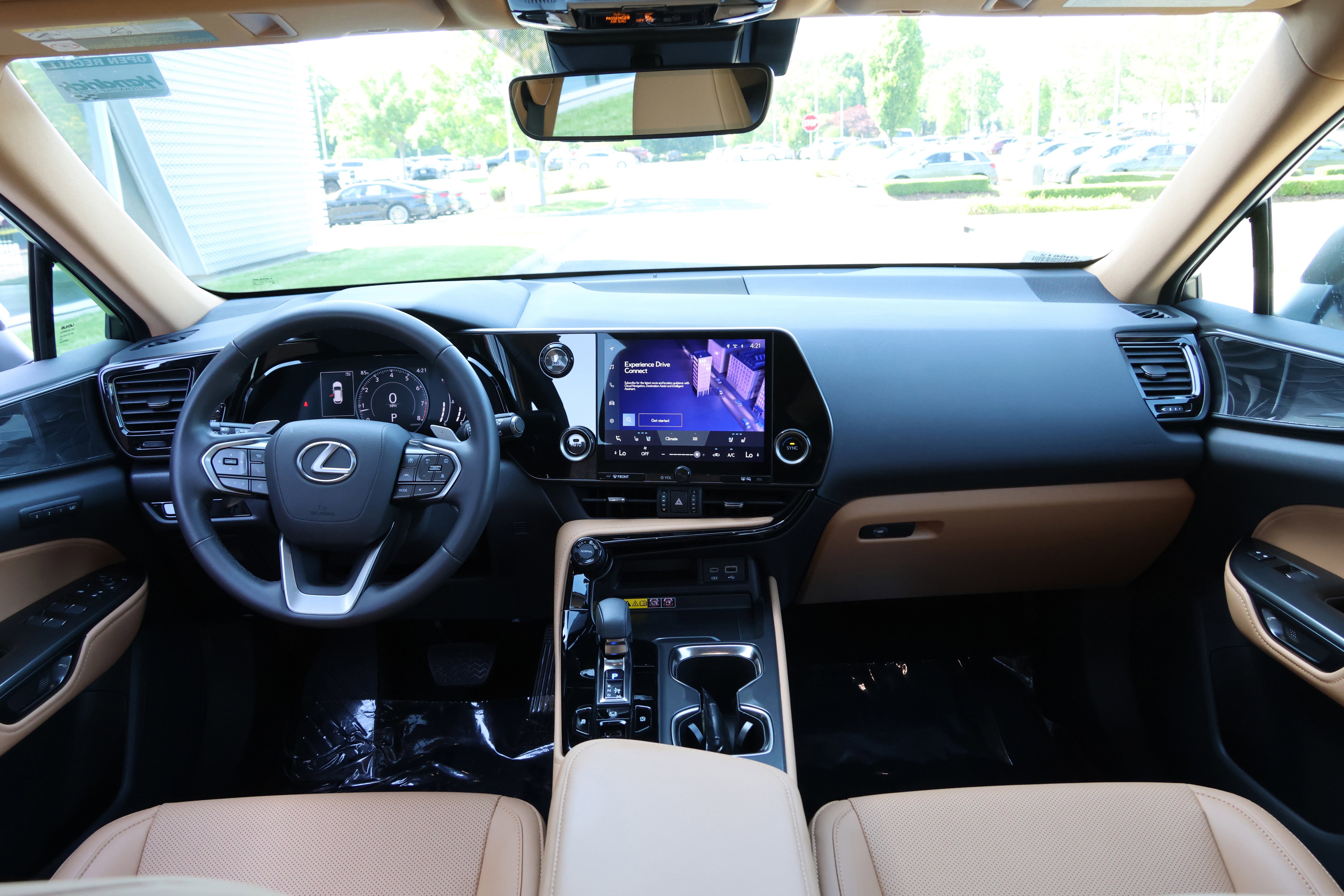 Used 2025 Lexus NX 250 FWD w/ Towing Package (2000 Lbs) image 17