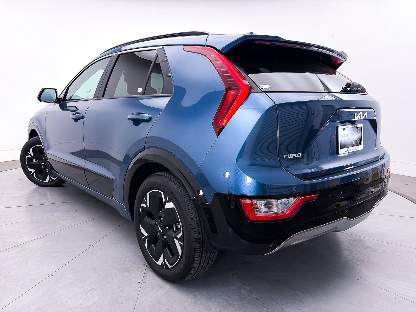 Certified 2024 Kia Niro Wind FWD image 2