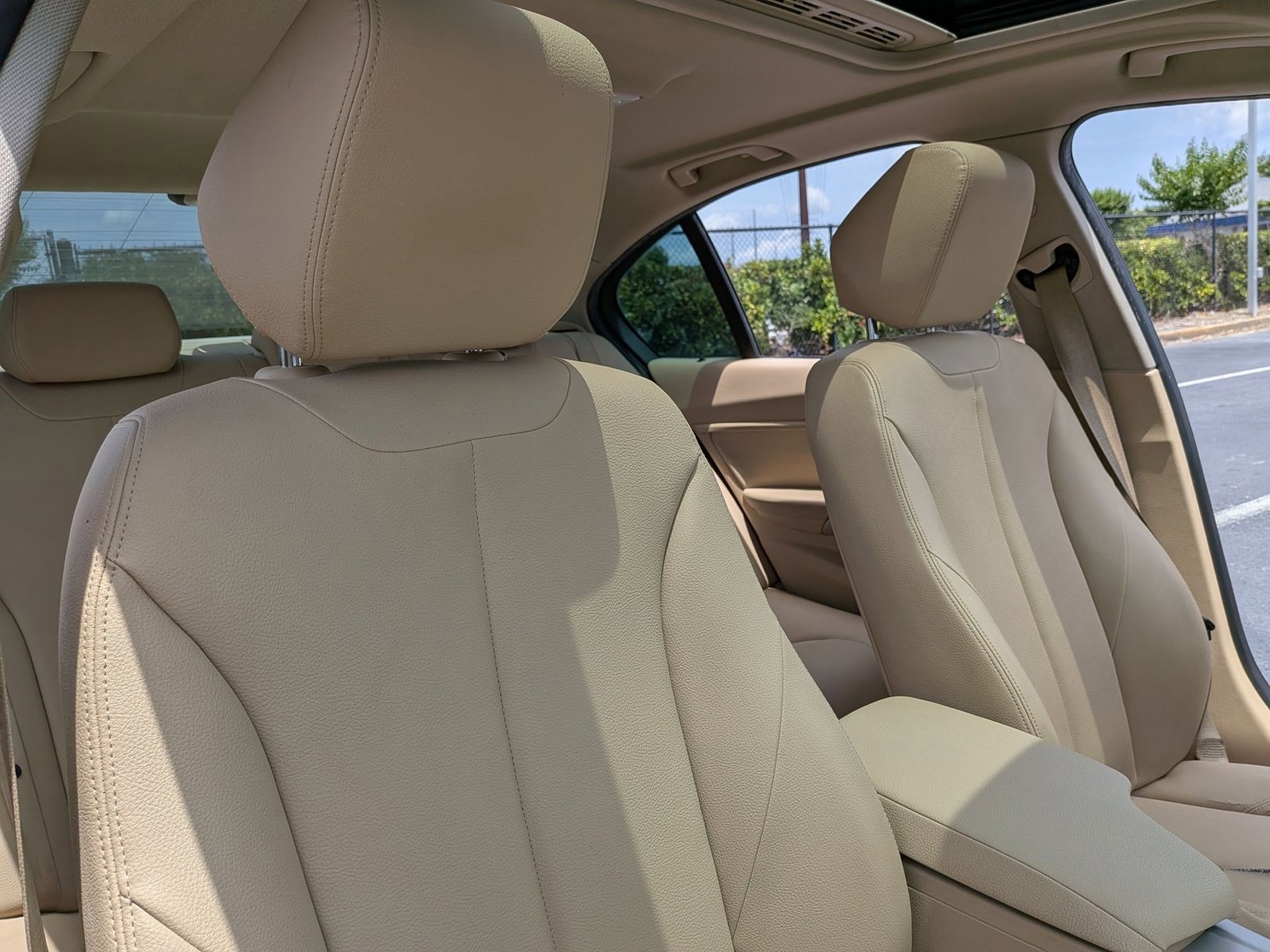 Used 2015 BMW 320i Sedan RWD image 16