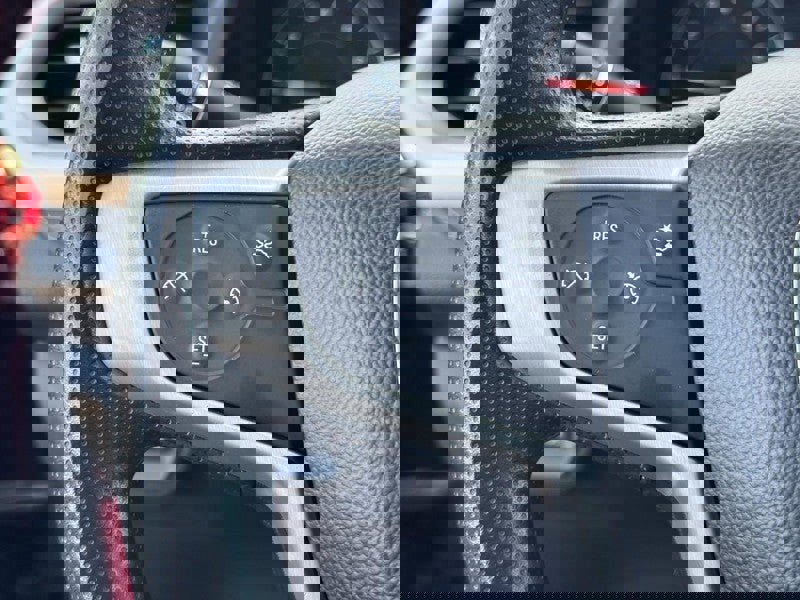 Used 2023 GMC Acadia SLE image 19