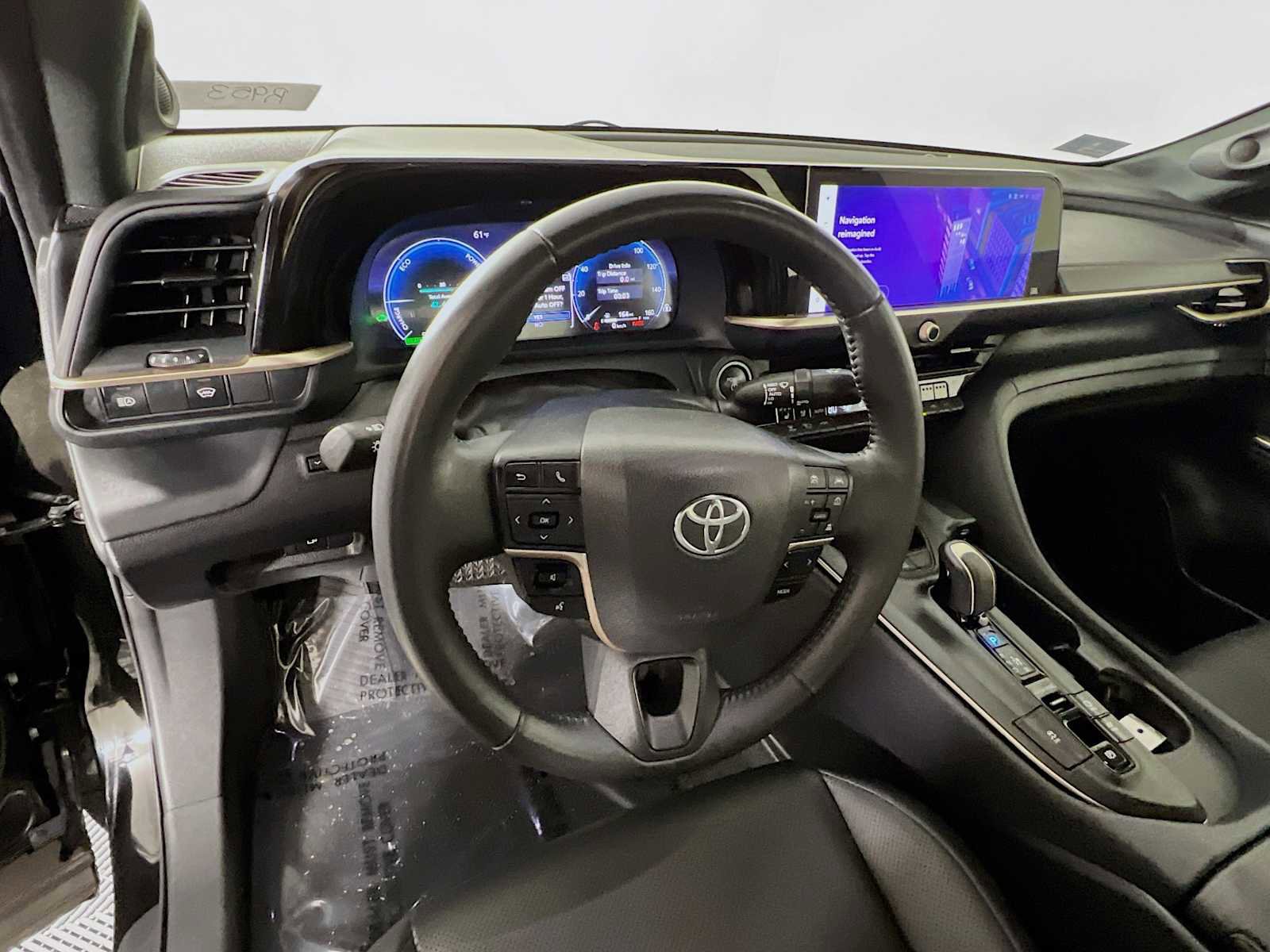 Used 2023 Toyota Crown Limited image 11