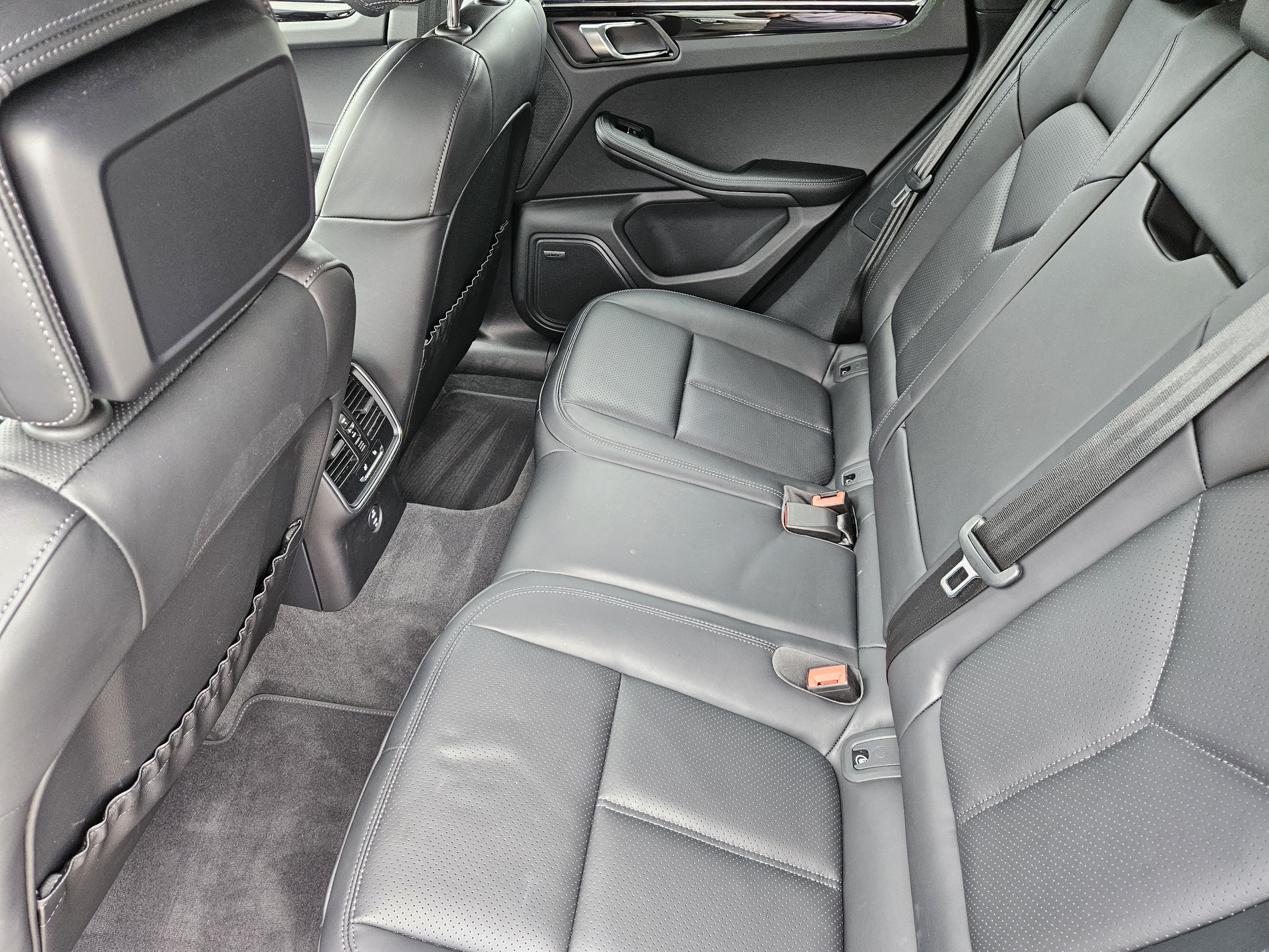 Certified 2026 Porsche Macan AWD/4WD image 28