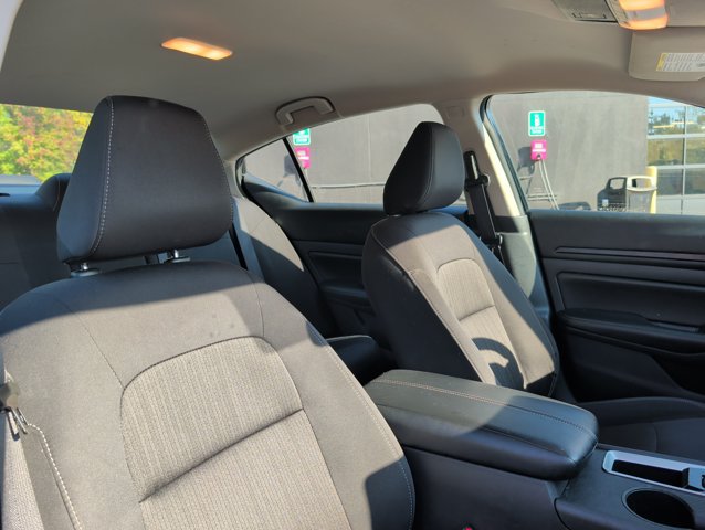Used 2025 Nissan Altima 2.5 SV FWD image 28