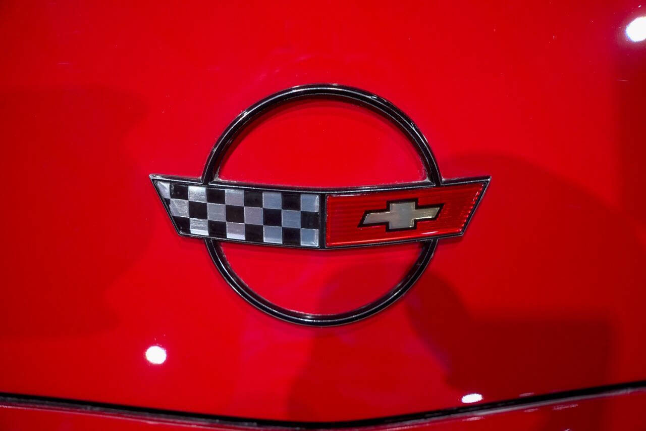 Used 1990 Chevrolet Corvette Coupe RWD image 25