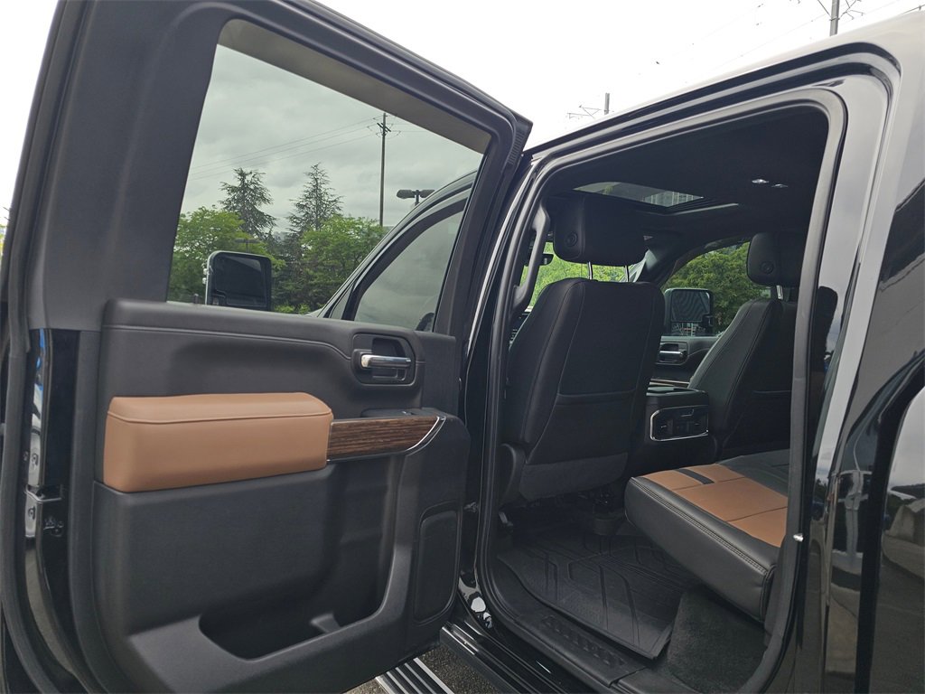 Used 2022 Chevrolet Silverado 2500 High Country w/ Z71 Off-Road Package image 17