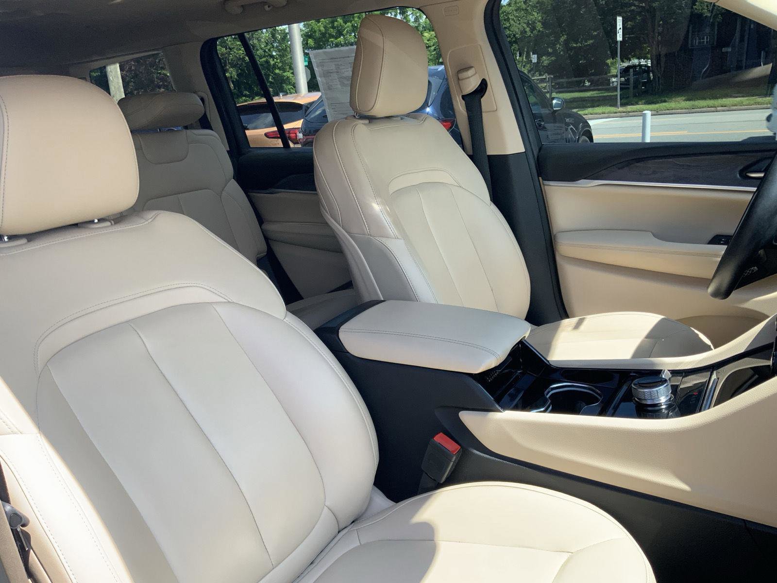 Used 2022 Jeep Grand Cherokee L Limited image 13