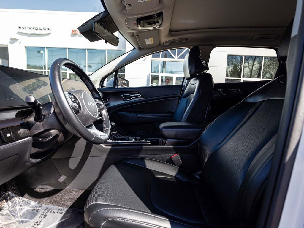 Used 2025 Kia Sportage EX w/ Premium Package image 25