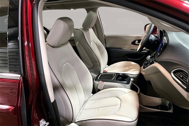 Used 2017 Chrysler Pacifica Limited w/ UConnect Theater Package image 15