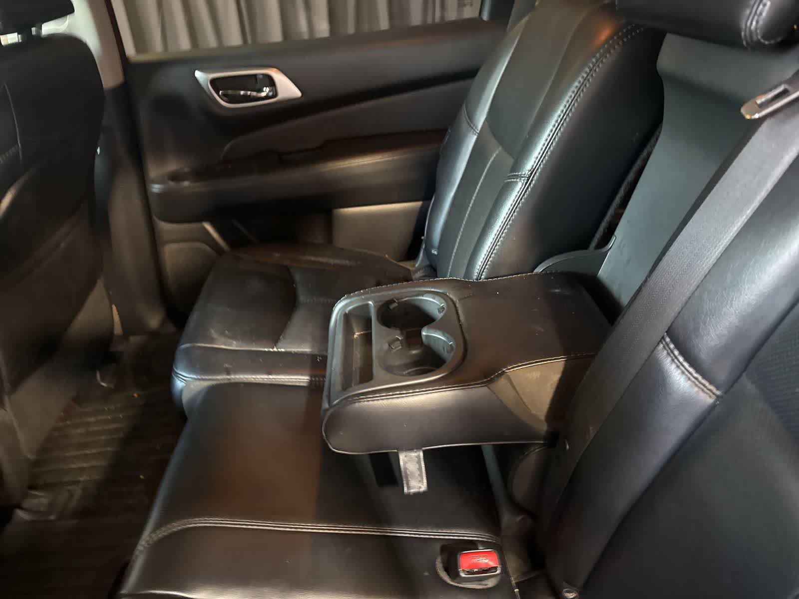 Used 2018 Nissan Pathfinder Platinum FWD image 18