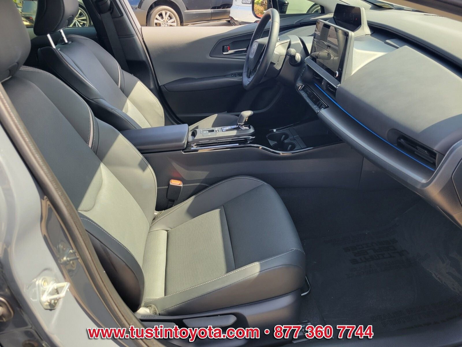 Used 2024 Toyota Prius XLE FWD image 15