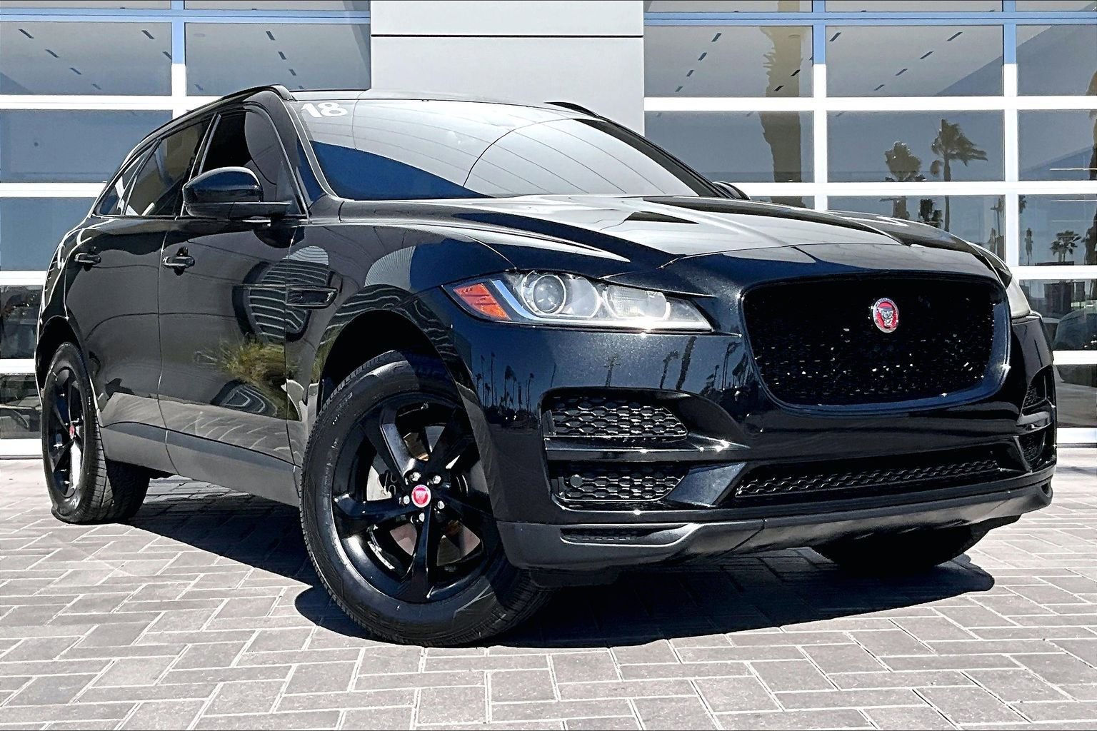 Used 2018 Jaguar F-PACE Premium image 3