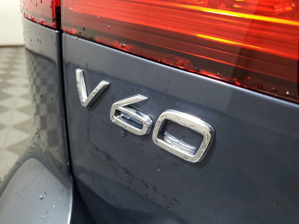 Certified 2026 Volvo V60 B5 Cross Country Plus w/ Protection Package Premier image 10