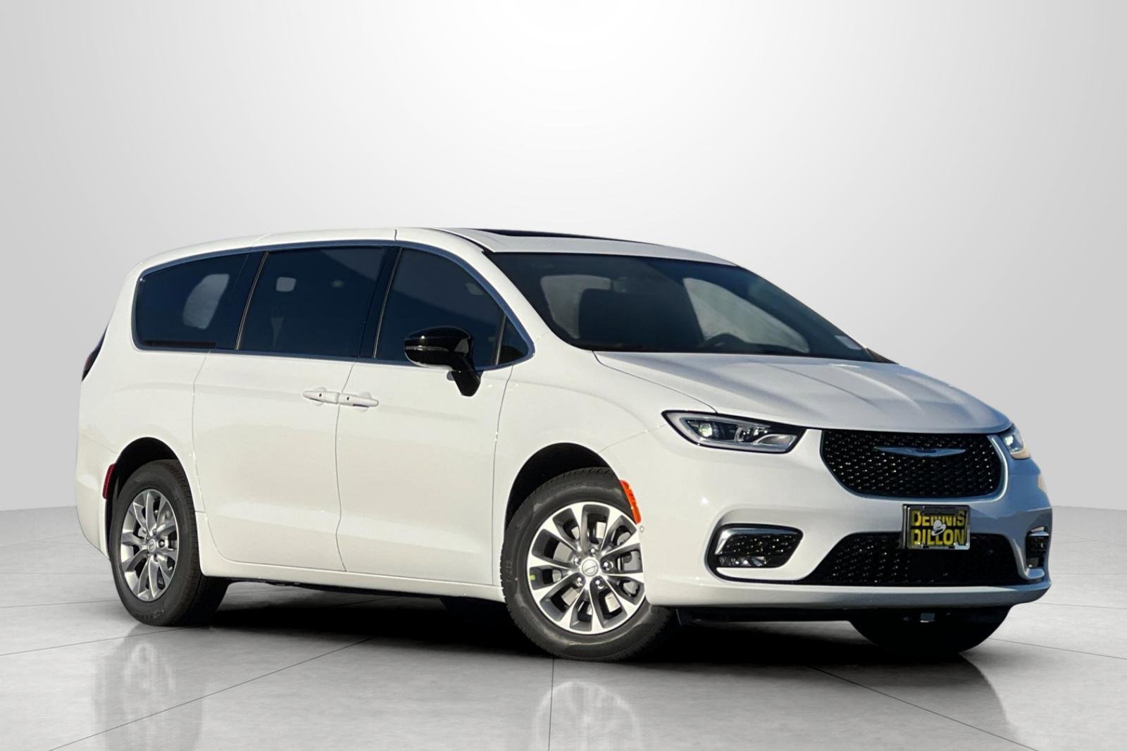 New 2026 Chrysler Pacifica Select image 2