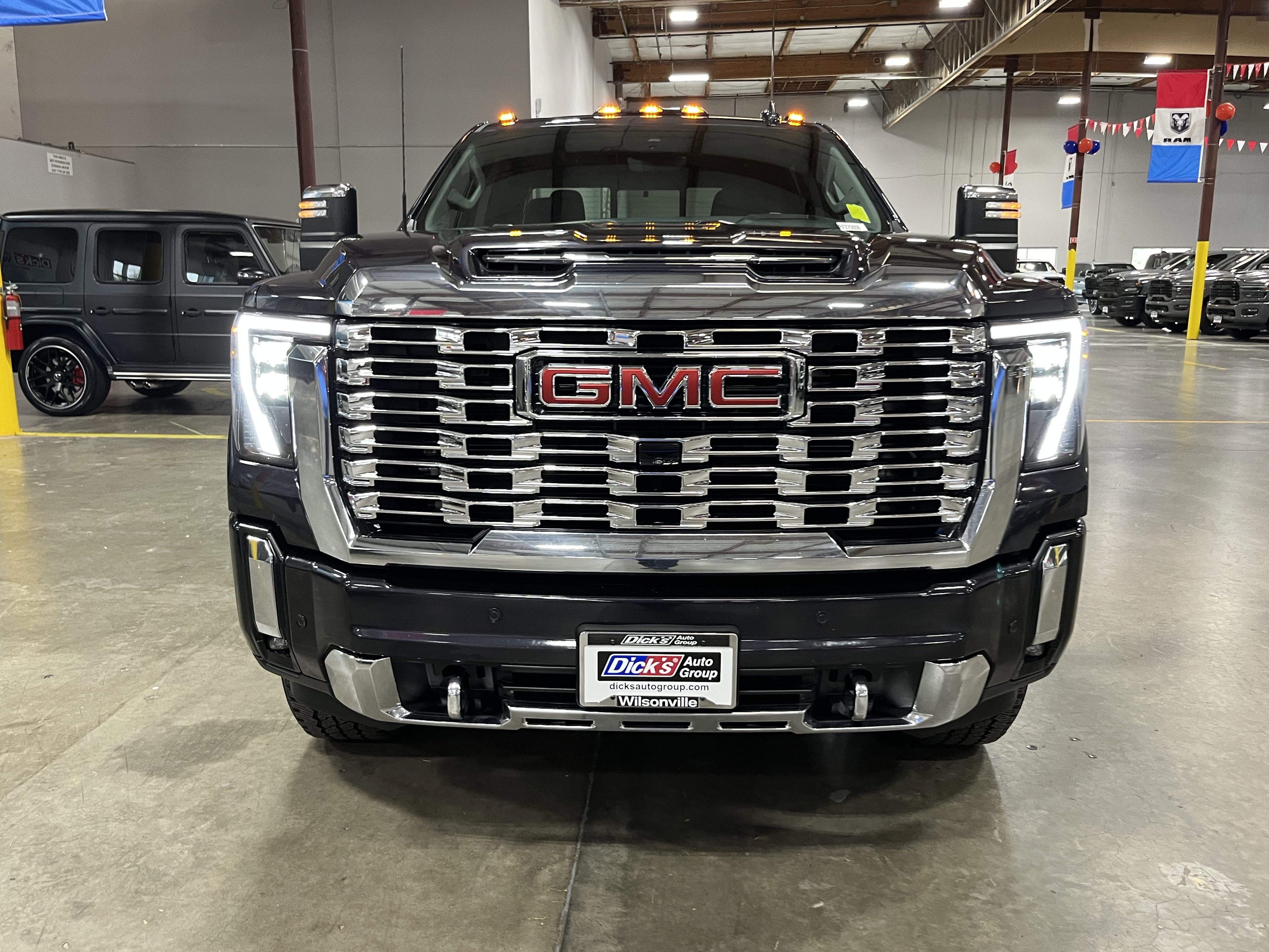 Used 2024 GMC Sierra 3500 Denali w/ Denali Reserve Package AWD/4WD image 8