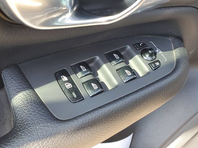 Used 2018 Volvo XC90 T5 Momentum w/ Convenience Package FWD image 26
