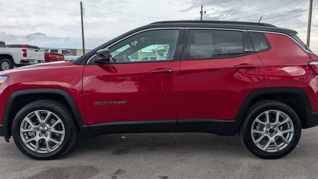 Used 2025 Jeep Compass Limited AWD/4WD image 5