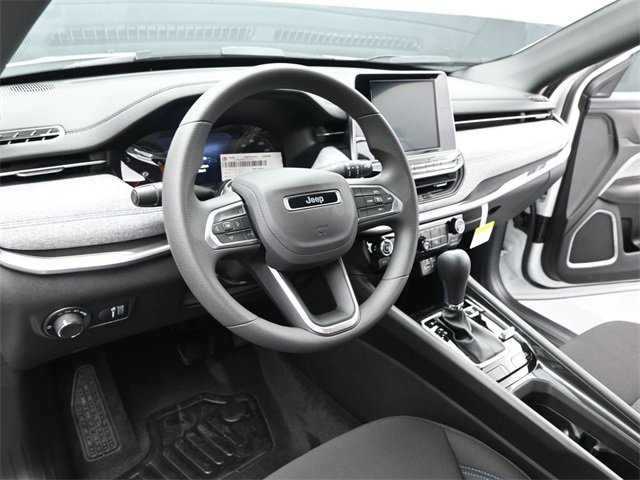 Used 2025 Jeep Compass Sport image 22