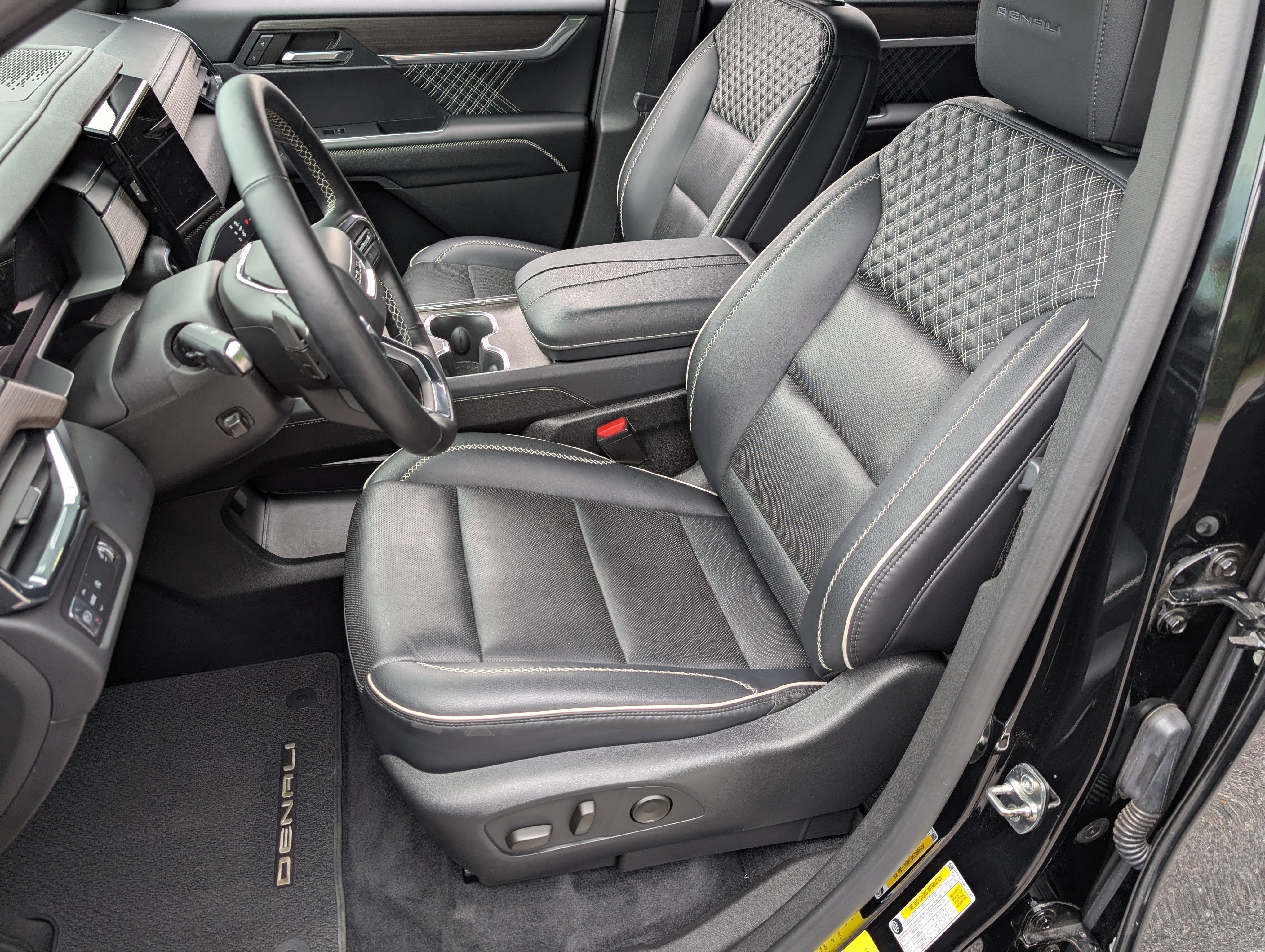 Used 2024 GMC Acadia Denali FWD image 17