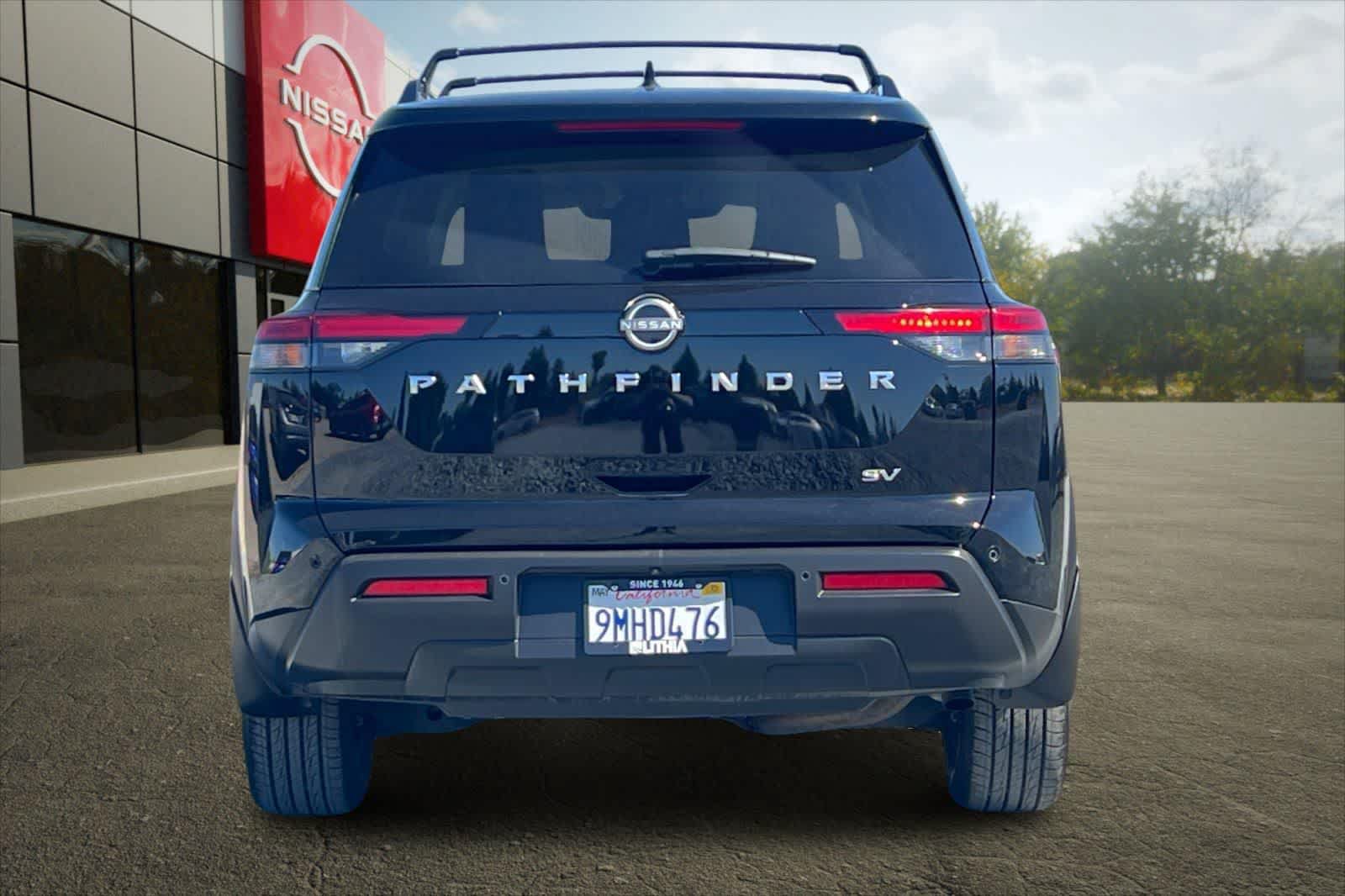 Certified 2024 Nissan Pathfinder SV FWD image 8