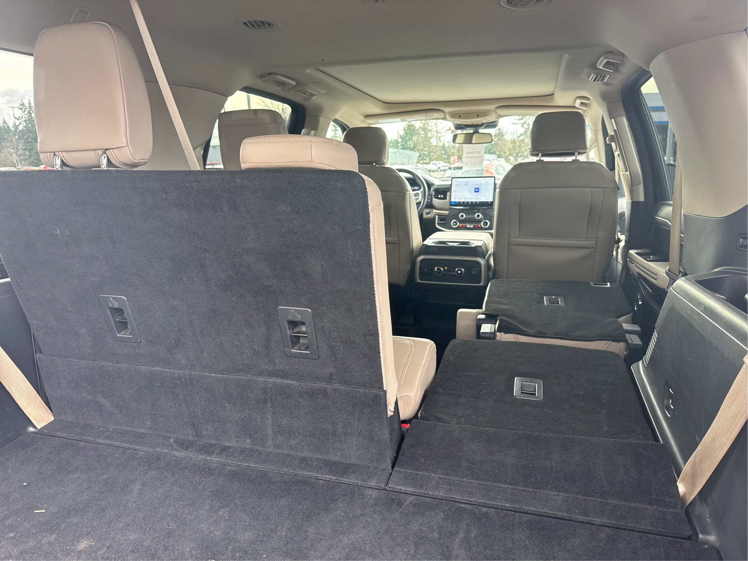 Used 2023 Ford Expedition Limited image 10