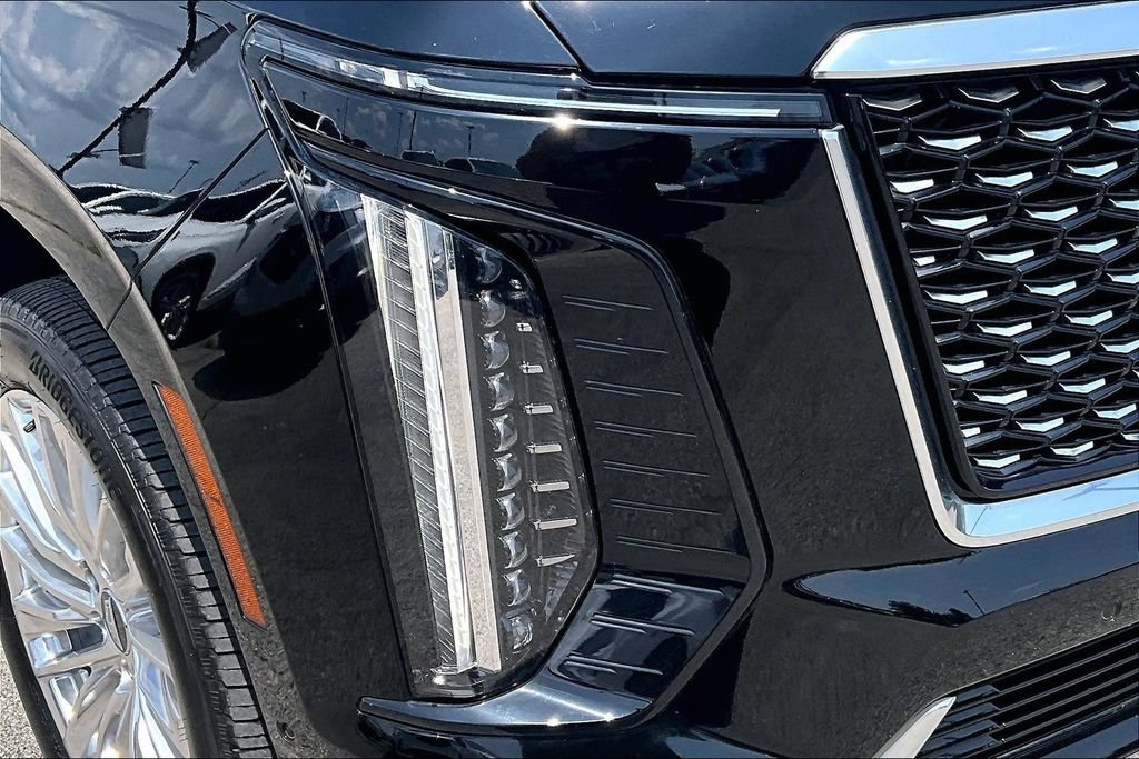 Used 2025 Cadillac Escalade ESV Premium Luxury AWD/4WD image 40