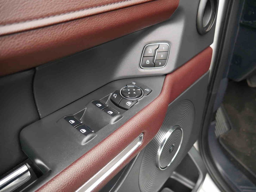 Used 2024 Ford Expedition Max Limited image 30