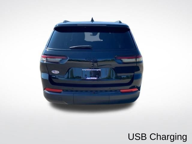 Used 2022 Jeep Grand Cherokee L Laredo image 4