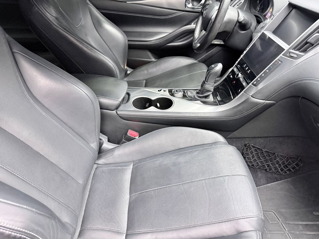 Used 2019 INFINITI Q60 3.0t Luxe w/ Essential Package AWD/4WD image 12