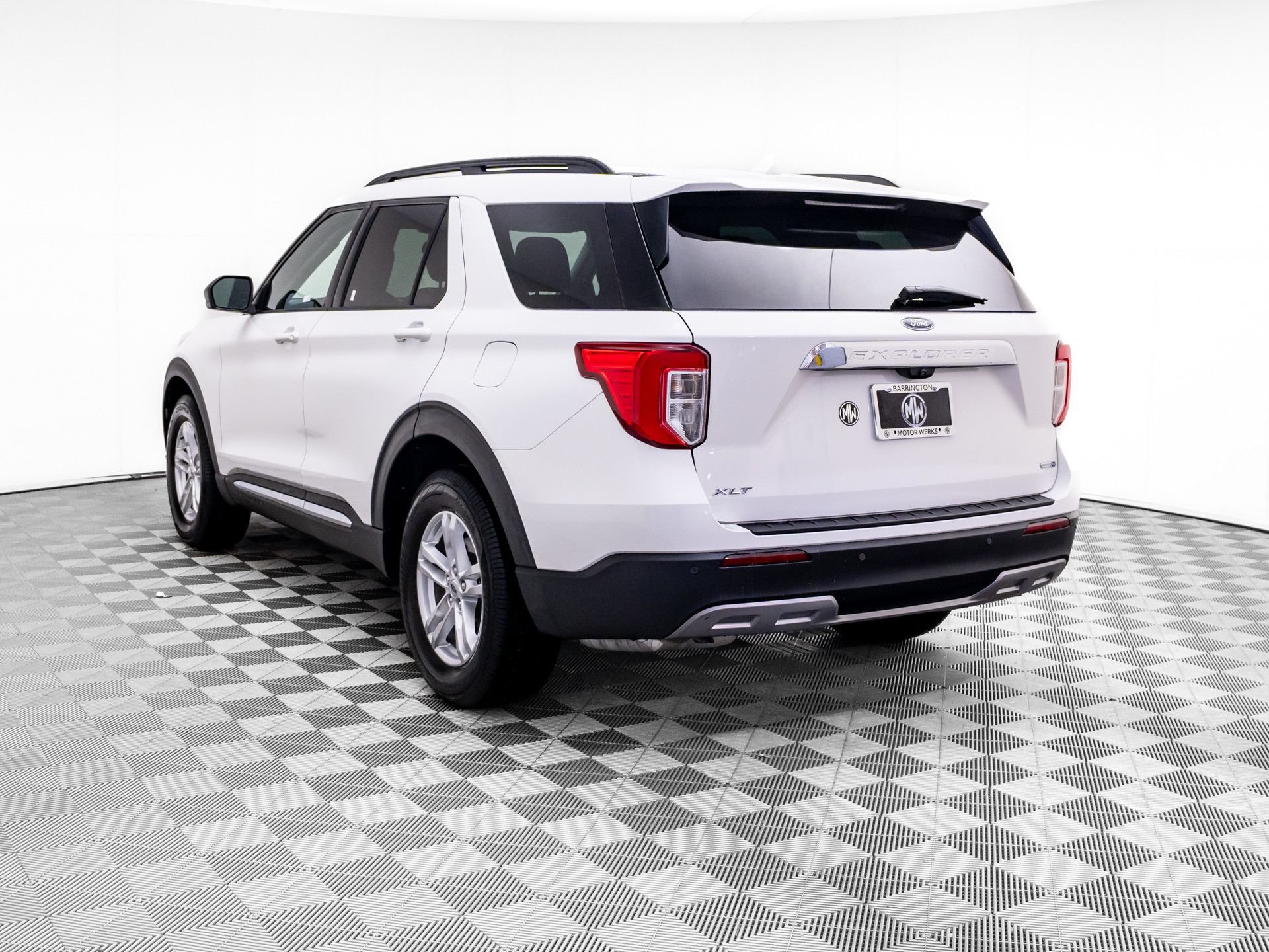 Used 2020 Ford Explorer XLT w/ Equipment Group 202A AWD/4WD image 3
