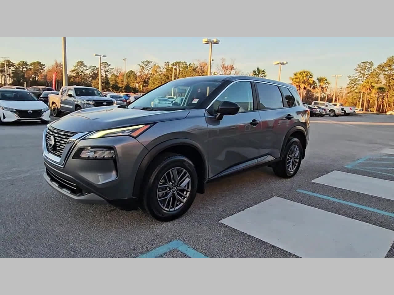 Used 2023 Nissan Rogue S image 23