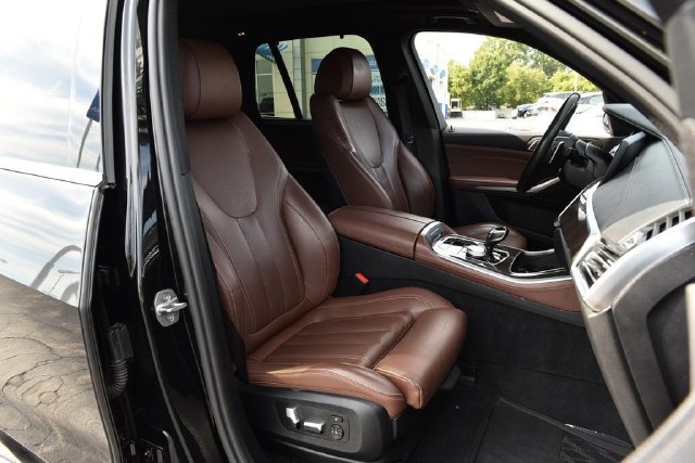 Used 2022 BMW X5 xDrive40i w/ Executive Package AWD/4WD image 21