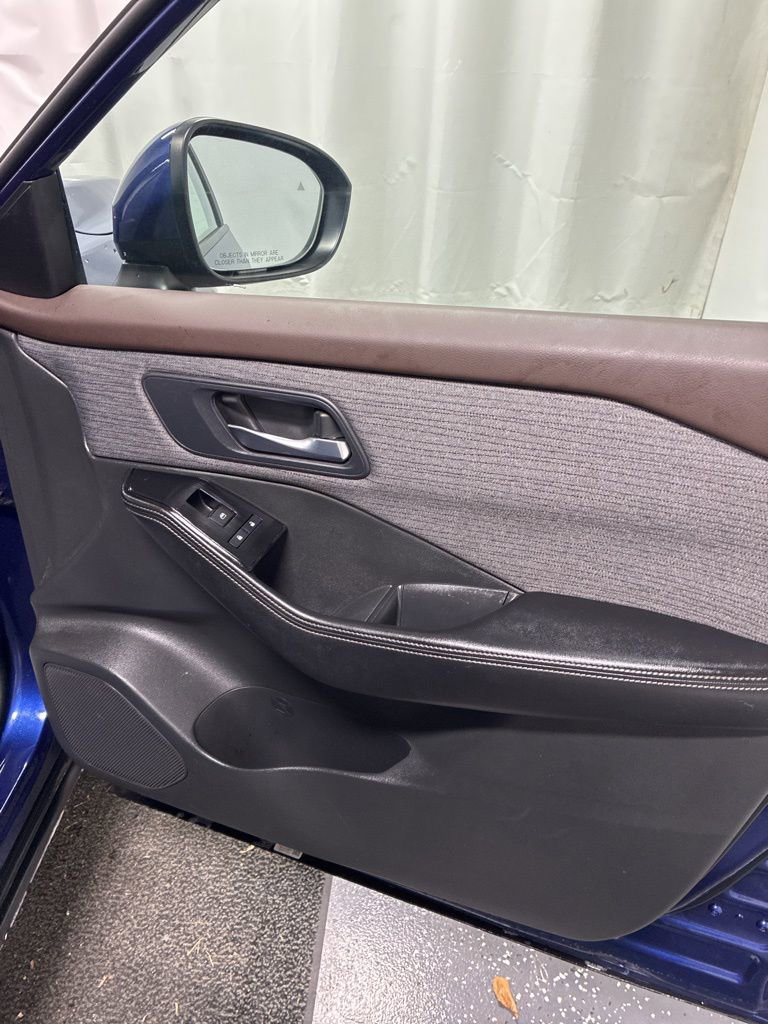 Used 2023 Nissan Rogue SV image 28