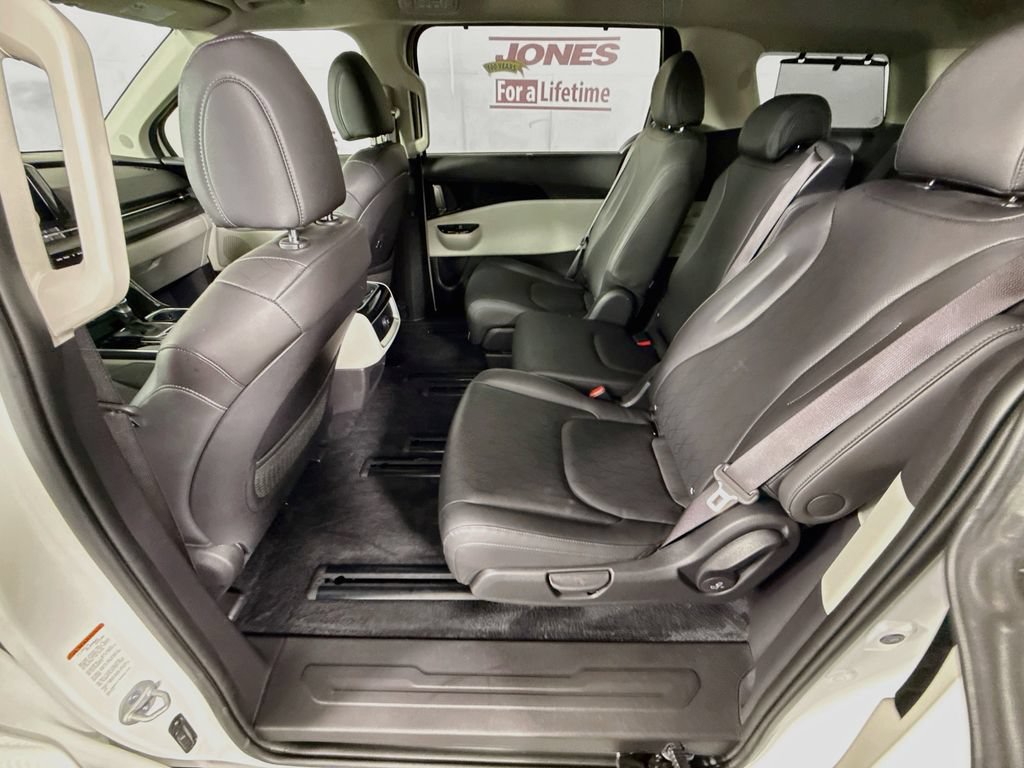Certified 2024 Kia Carnival EX FWD image 28