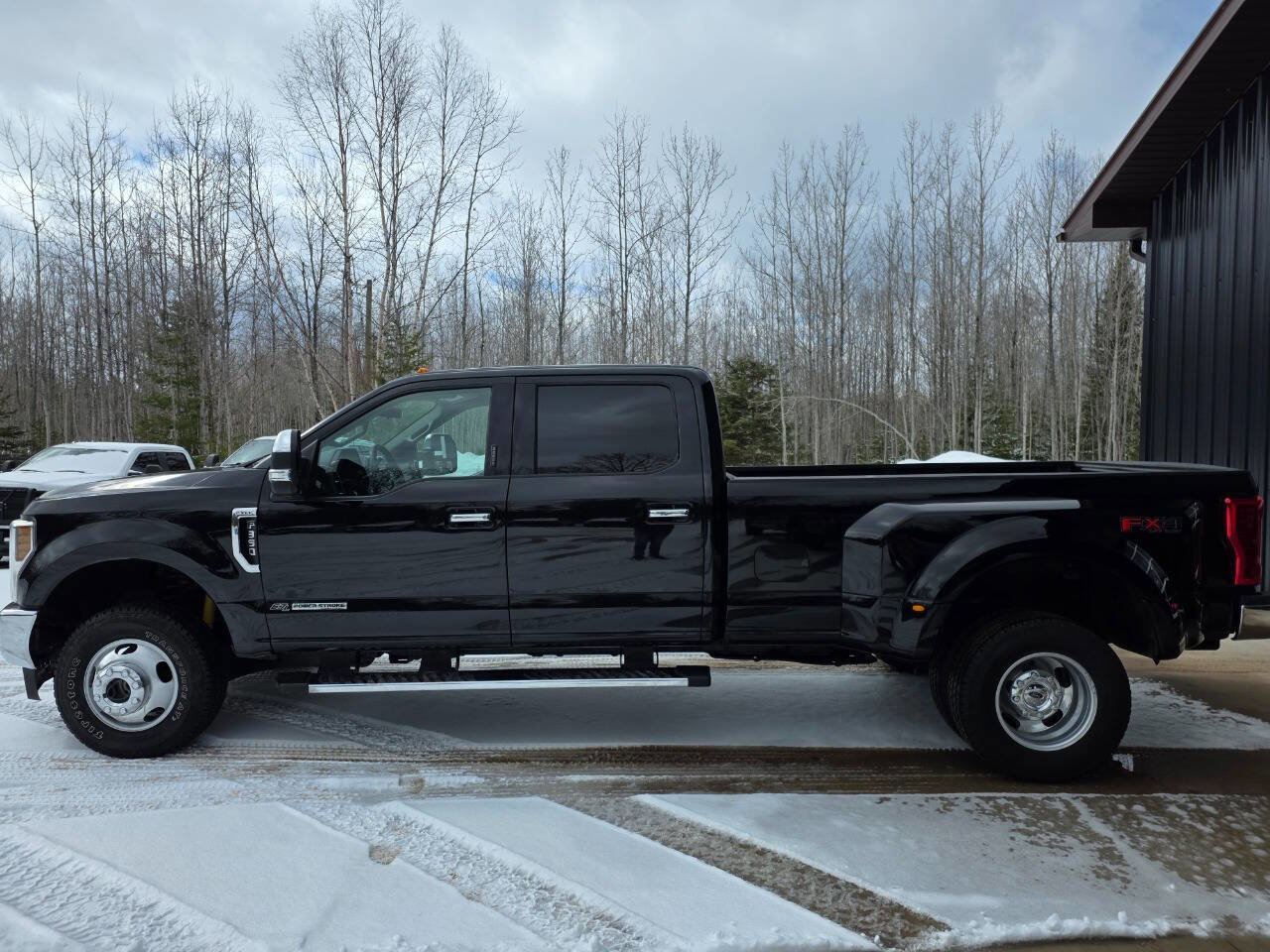 Used 2019 Ford F350 XLT w/ XLT Premium Package image 3
