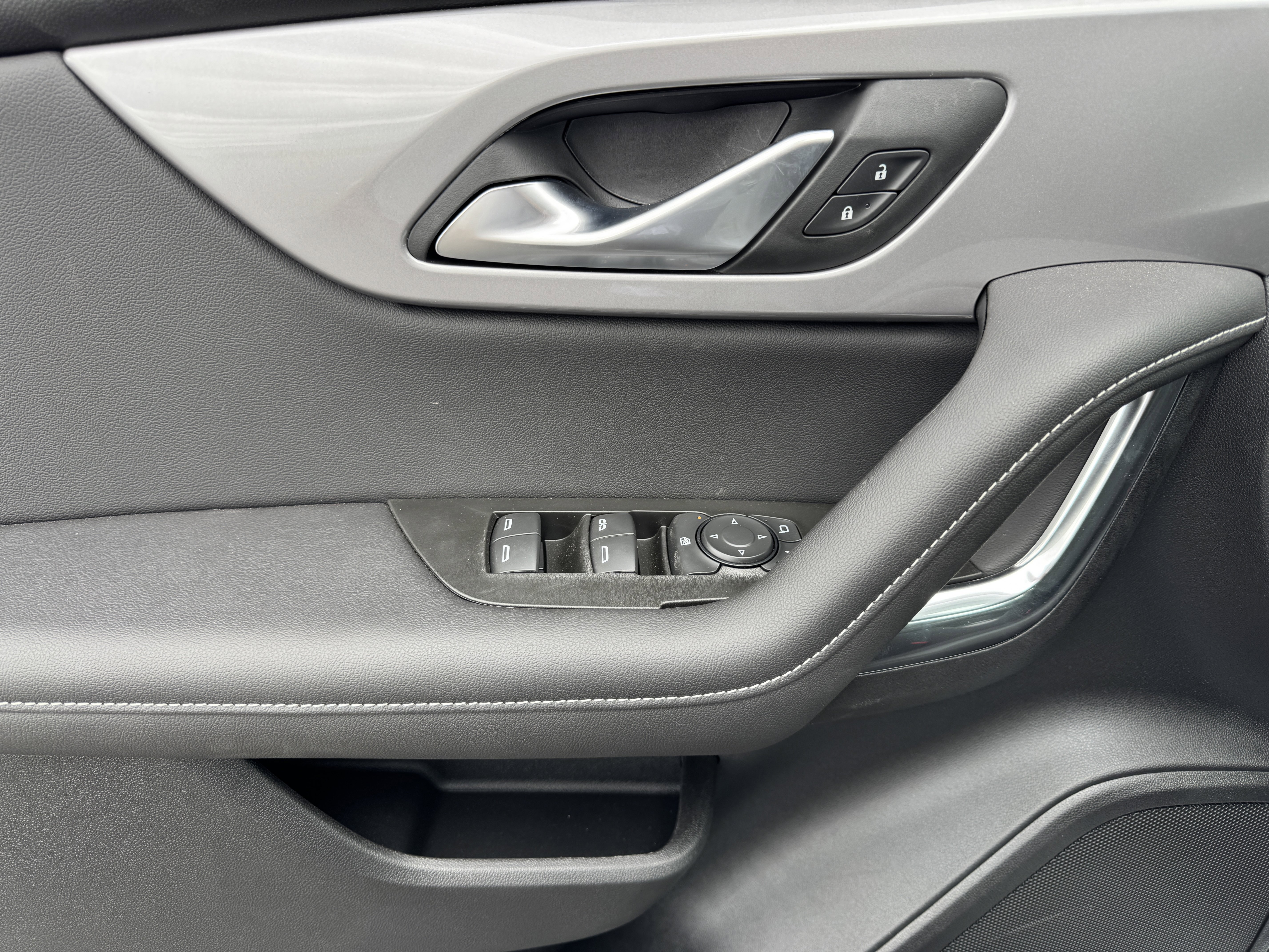 New 2025 Chevrolet Blazer LT w/ Midnight/Sport Edition image 9