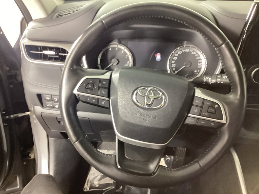 Used 2023 Toyota Highlander XLE AWD/4WD image 16