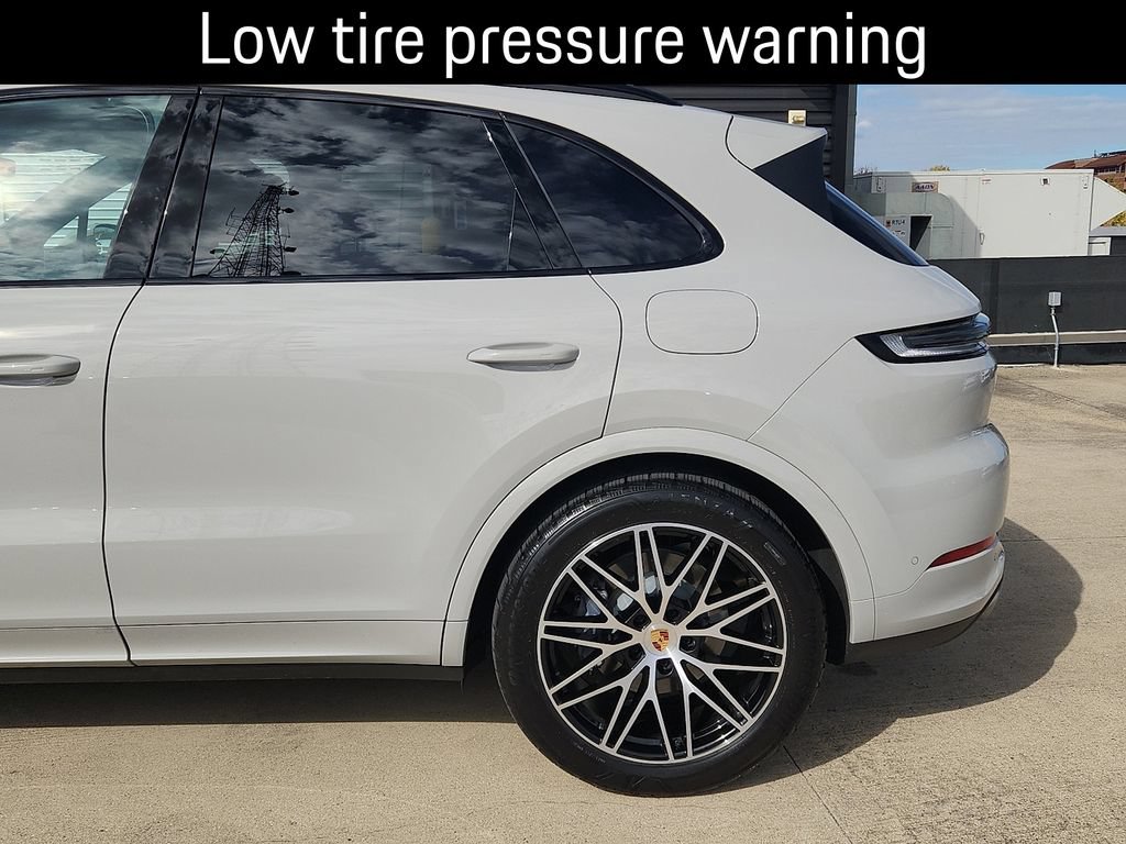 Certified 2025 Porsche Cayenne E-Hybrid AWD/4WD image 7
