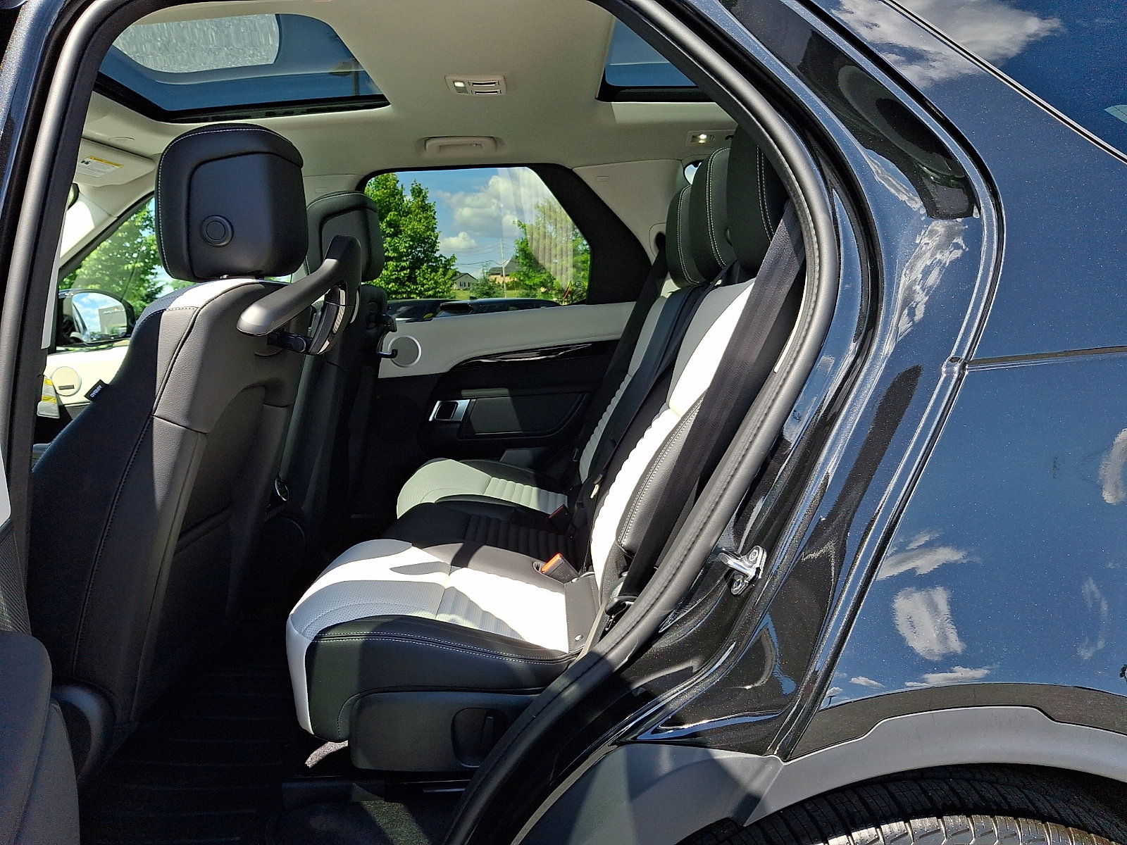 New 2026 Land Rover Discovery S AWD/4WD image 8